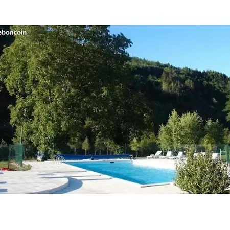 Maisonnette Dans Son Ecrin De Verdure Saint-Geniez-dʼOlt