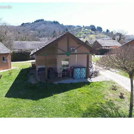 Maisonnette Dans Son Ecrin De Verdure Saint-Geniez-dʼOlt