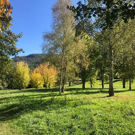 Maisonnette Dans Son Ecrin De Verdure Saint-Geniez-dʼOlt