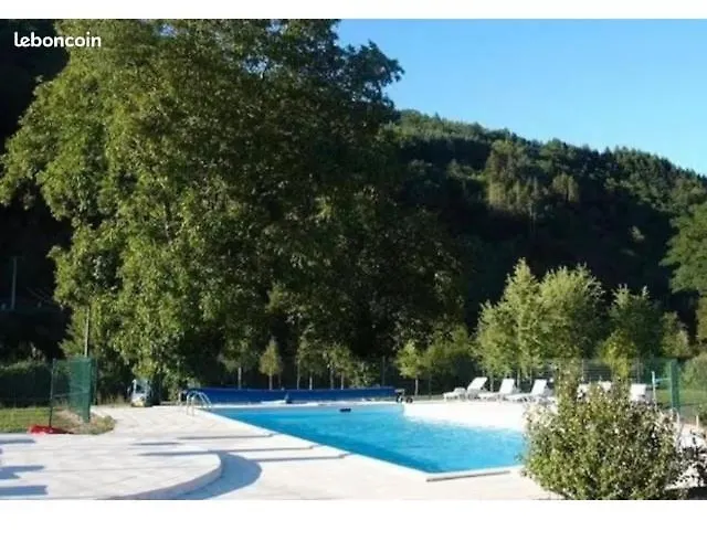 Maisonnette Dans Son Ecrin De Verdure Saint-Geniez-dʼOlt