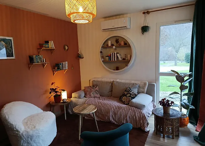 Maisonnette Dans Son Ecrin De Verdure Feriehus