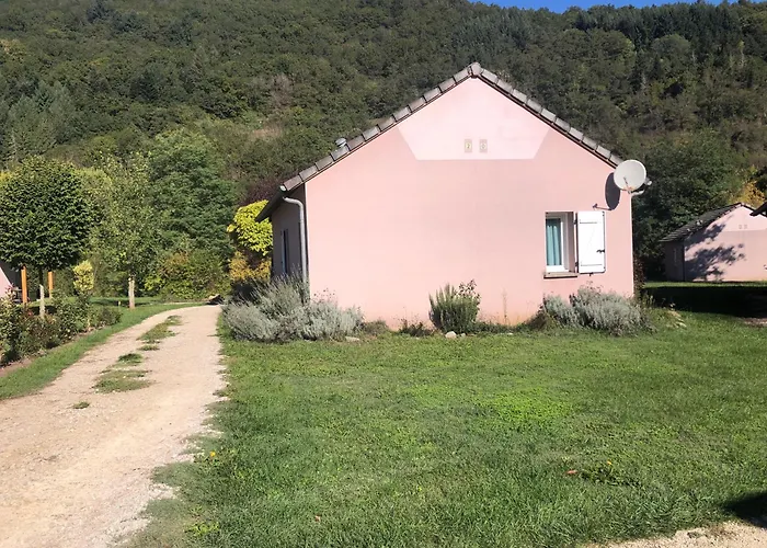 Feriehus Maisonnette Dans Son Ecrin De Verdure Saint-Geniez-dʼOlt