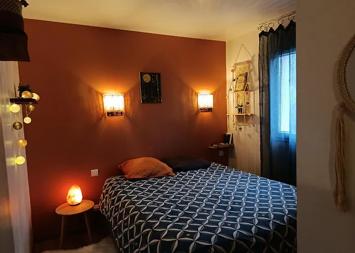 Maisonnette Dans Son Ecrin De Verdure Saint-Geniez-dʼOlt