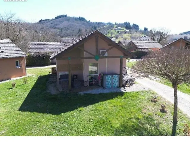 Maisonnette Dans Son Ecrin De Verdure Saint-Geniez-dʼOlt